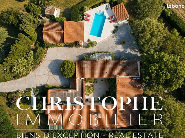 Propriété 8 pièces 220 m²