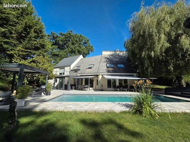 Propriété 8 pièces 220 m²