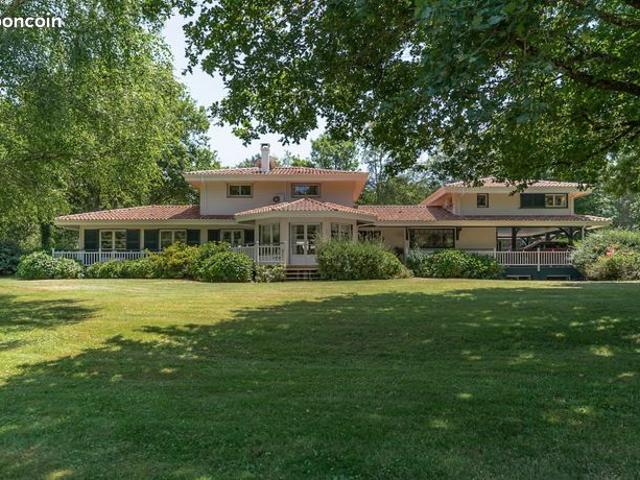 Propriété 8 pièces 220 m²