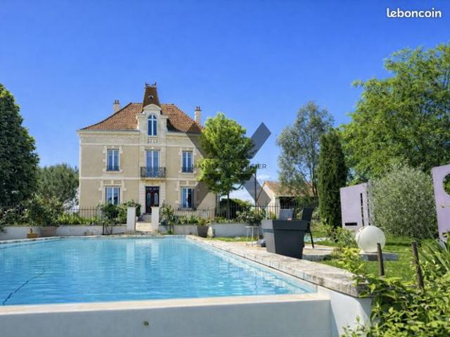 Propriété 8 pièces 220 m²