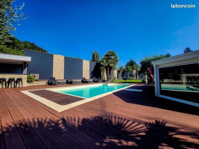 Propriété 8 pièces 220 m²