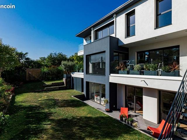 Propriété 8 pièces 220 m²
