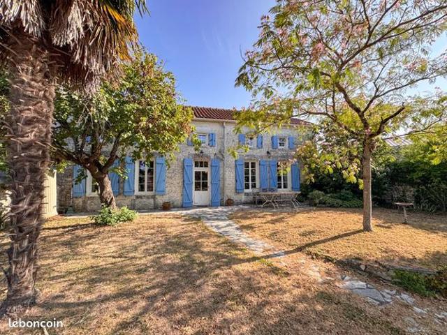 Propriété 8 pièces 220 m²