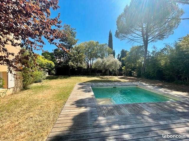 Propriété 8 pièces 220 m²