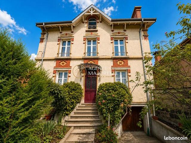 Propriété 8 pièces 220 m²
