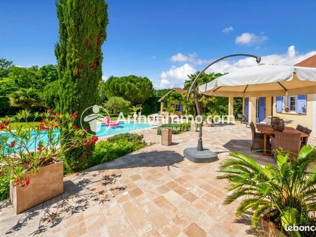Propriété 8 pièces 220 m²