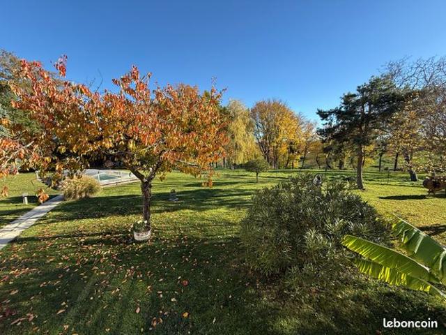 Propriété 8 pièces 220 m²