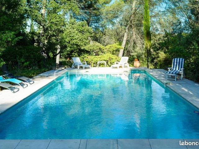 Propriété 8 pièces 220 m²