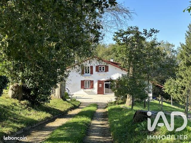 Propriété 8 pièces 221 m²