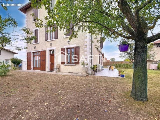 Propriété 8 pièces 221 m²