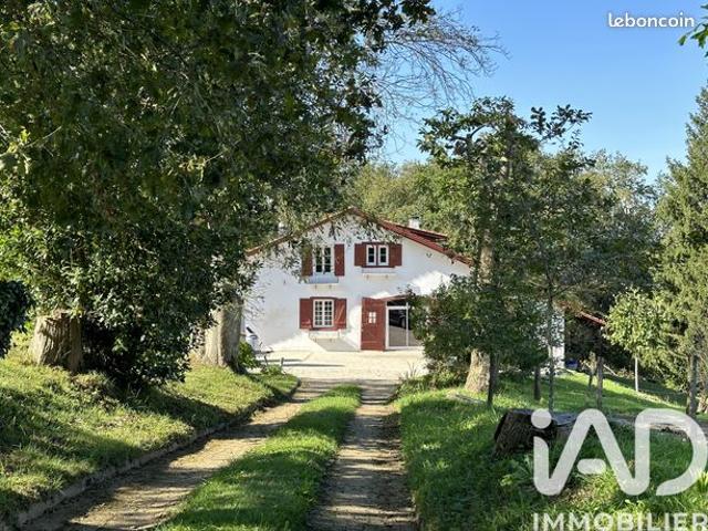 Propriété 8 pièces 221 m²