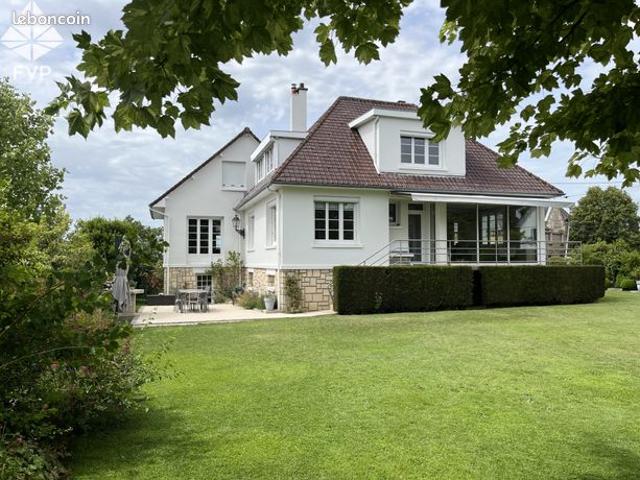 Propriété 8 pièces 222 m²