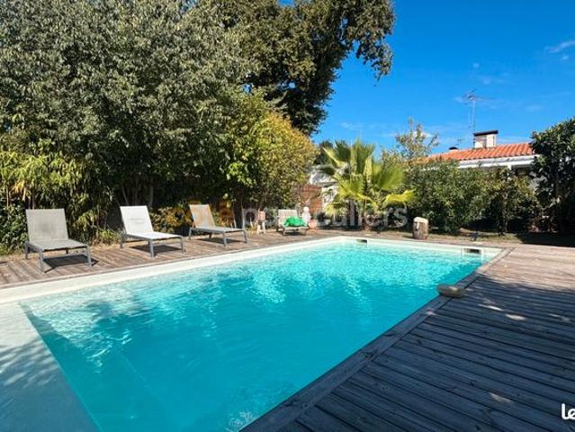 Propriété 8 pièces 222 m²