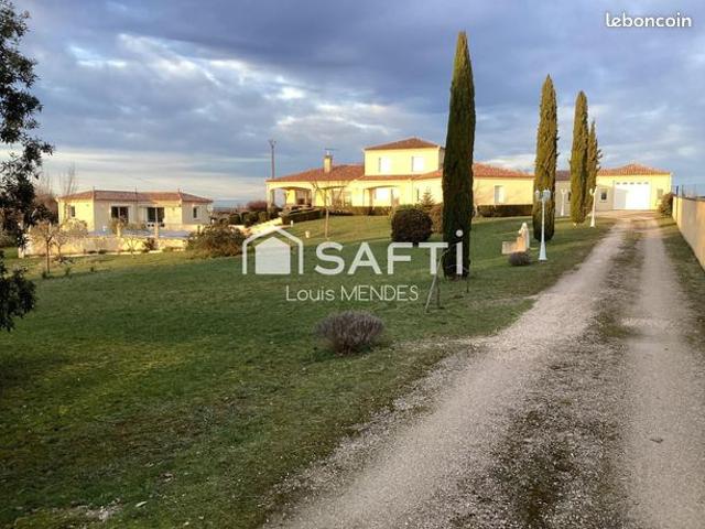 Propriété 8 pièces 222 m²