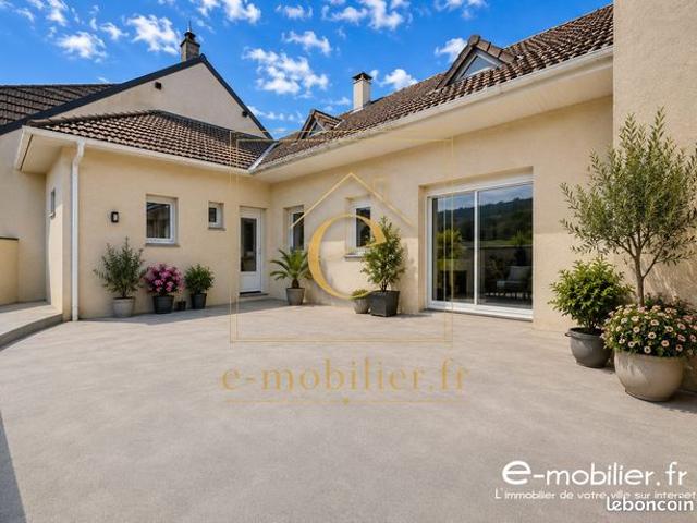 Propriété 8 pièces 223 m²