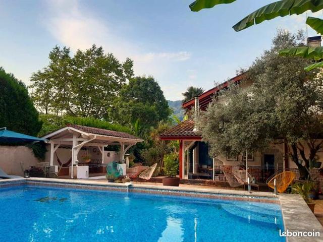 Propriété 8 pièces 223 m²