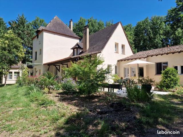Propriété 8 pièces 223 m²