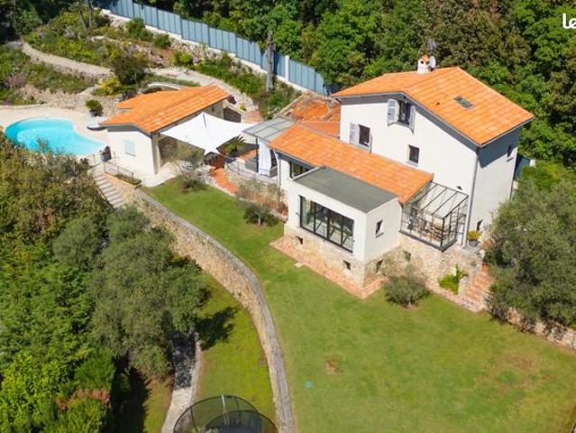 Propriété 8 pièces 223 m²