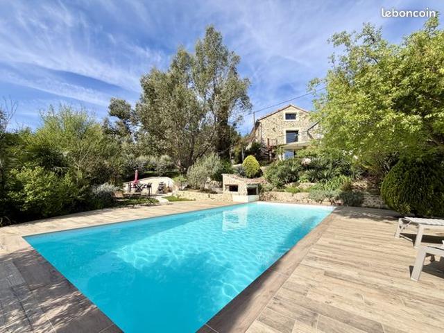 Propriété 8 pièces 234 m²