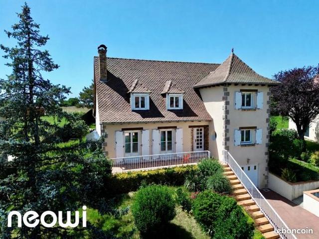 Propriété 8 pièces 234 m²