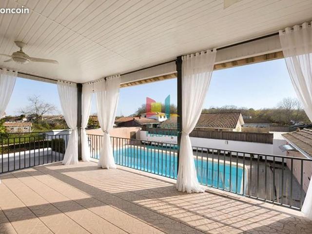 Propriété 8 pièces 235 m²