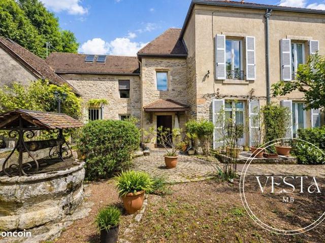 Propriété 8 pièces 235 m²