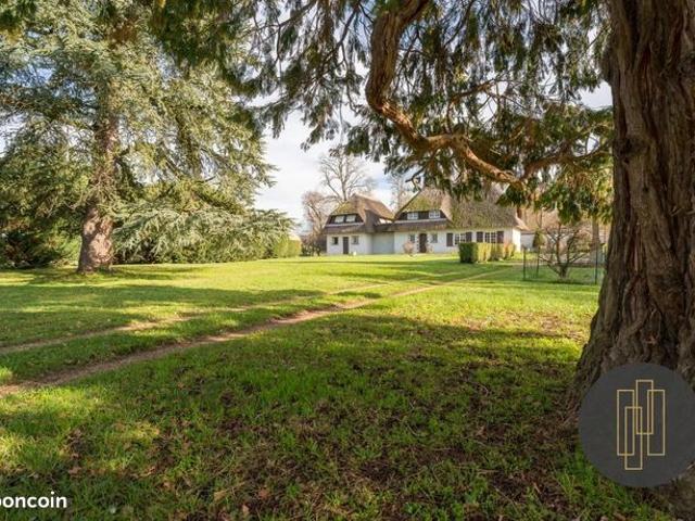 Propriété 8 pièces 235 m²