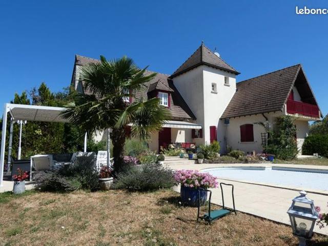 Propriété 8 pièces 235 m²