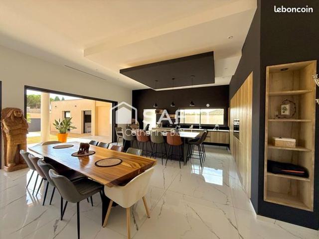 Propriété 8 pièces 236 m²