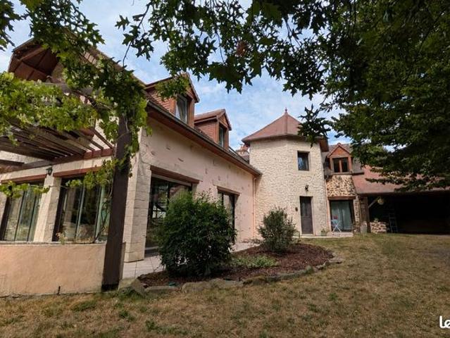 Propriété 8 pièces 236 m²