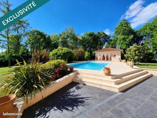 Propriété 8 pièces 236 m²