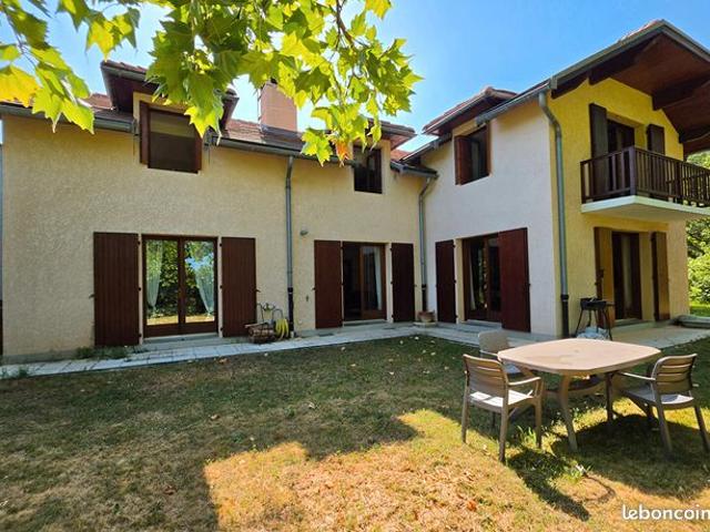 Propriété 8 pièces 236 m²