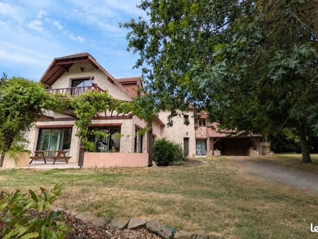 Propriété 8 pièces 236 m²