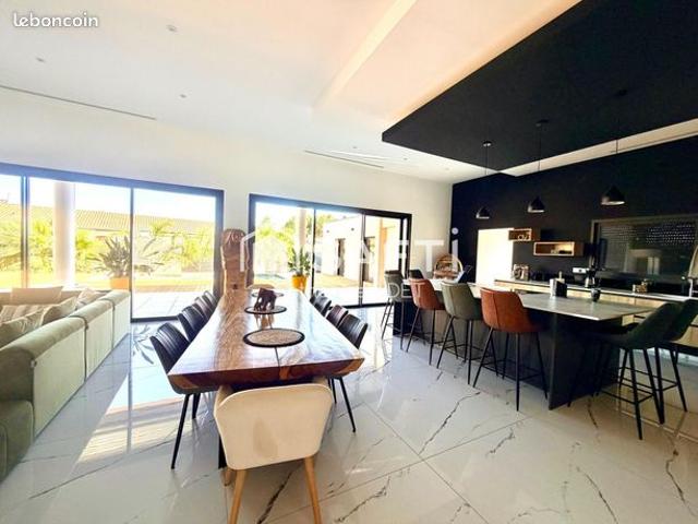 Propriété 8 pièces 236 m²