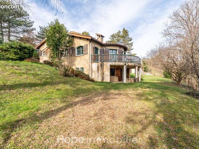 Propriété 8 pièces 237 m²