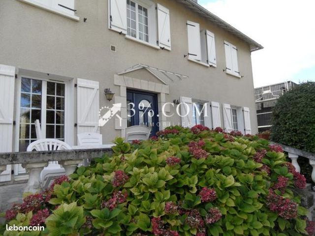 Maison 8 pièces 237 m²