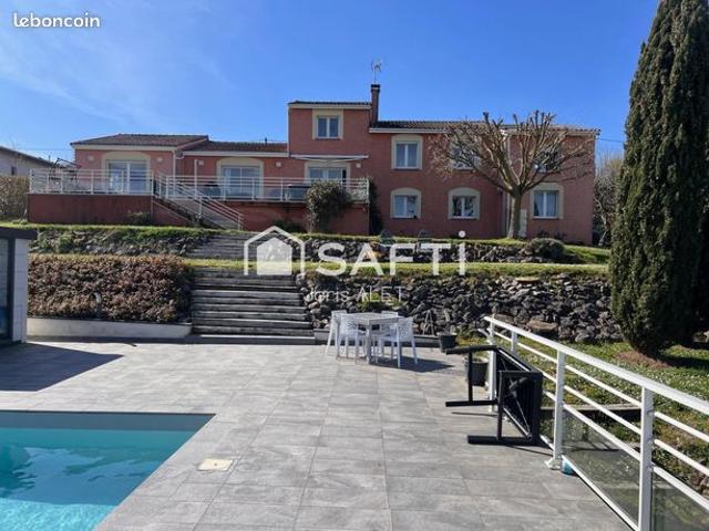 Propriété 8 pièces 237 m²