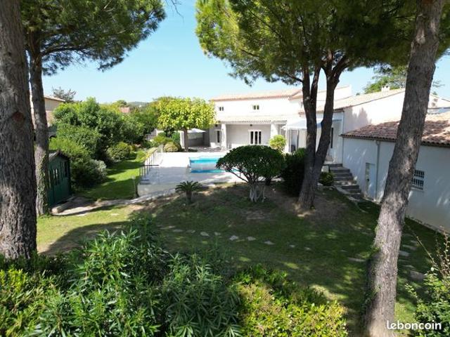 Propriété 8 pièces 237 m²