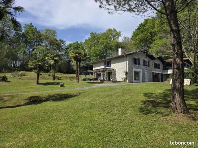 Propriété 8 pièces 238 m²