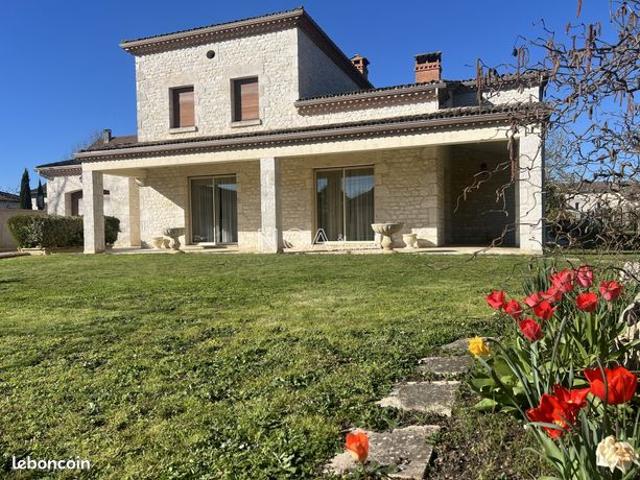 Propriété 8 pièces 230 m²