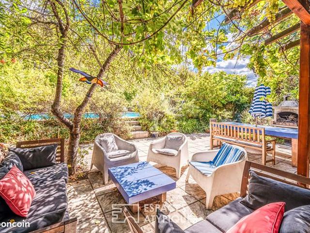 Propriété 8 pièces 230 m²
