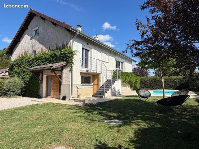 Propriété 8 pièces 230 m²