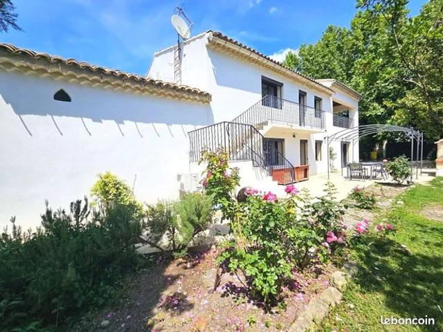 Propriété 8 pièces 230 m²