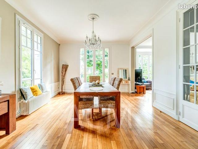 Propriété 8 pièces 230 m²