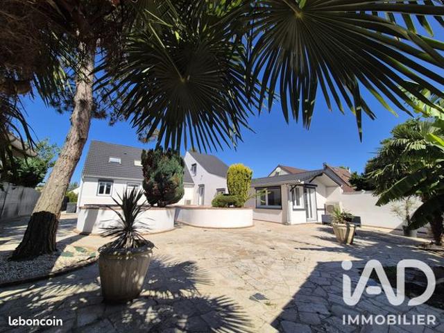 Propriété 8 pièces 230 m²