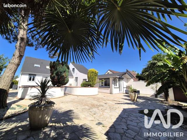 Propriété 8 pièces 230 m²