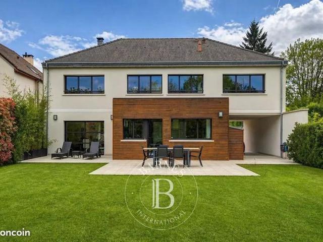 Propriété 8 pièces 230 m²
