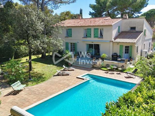 Propriété 8 pièces 230 m²