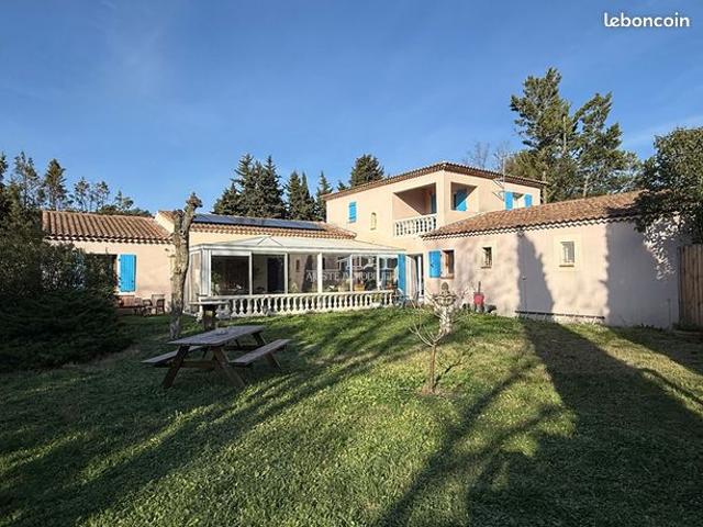 Propriété 8 pièces 230 m²