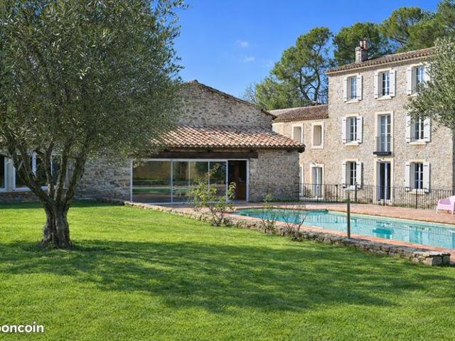 Propriété 8 pièces 231 m²
